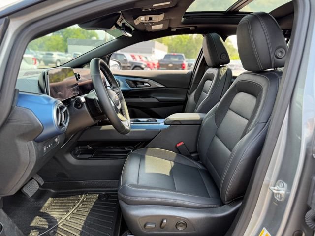 Used 2025 Chevrolet Equinox EV LT FWD image 15