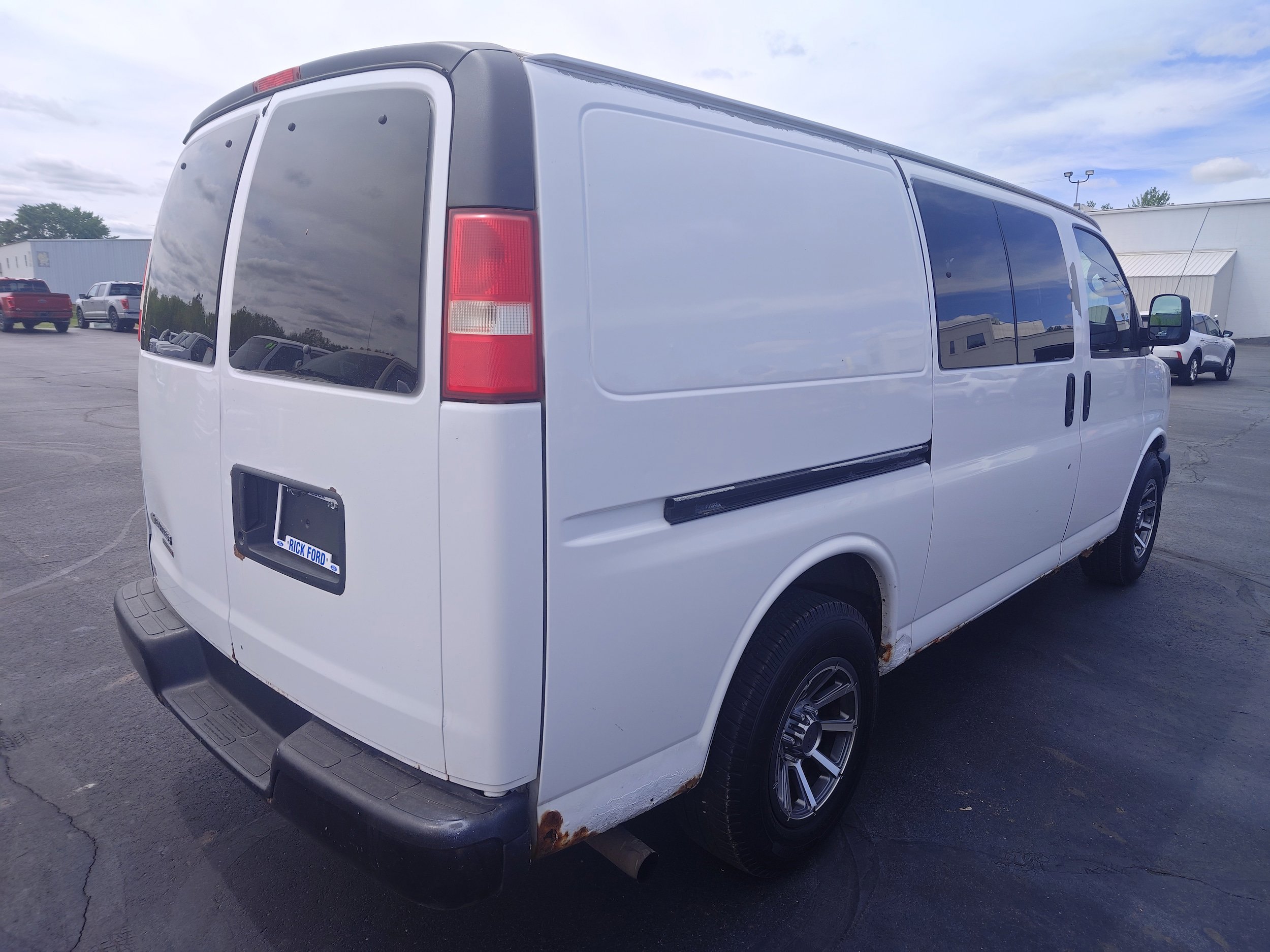 Used 2012 Chevrolet Express 1500 AWD image 11