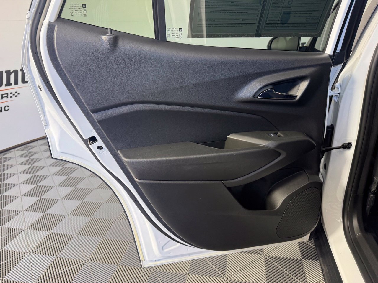 Used 2024 Chevrolet Trax ACTIV w/ Sunroof Package FWD image 26