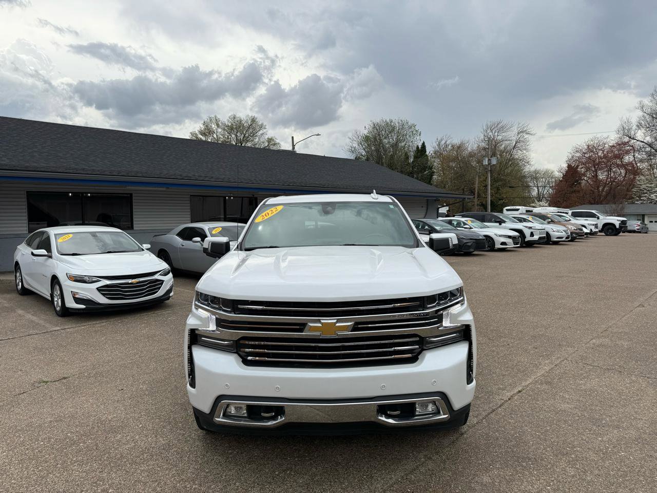 Used 2022 Chevrolet Silverado 1500 High Country w/ Safety Package II AWD/4WD image 2