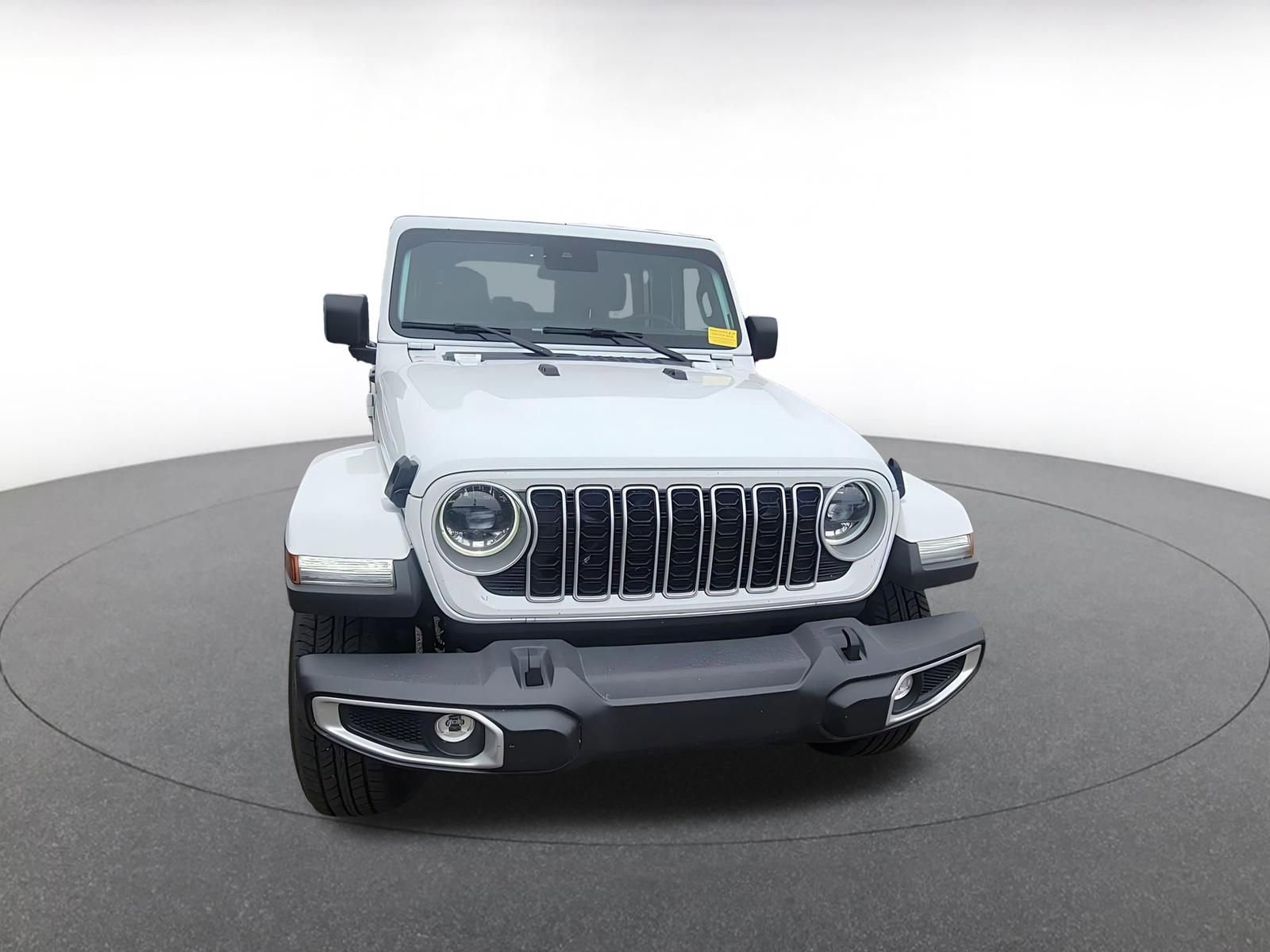 Used 2025 Jeep Wrangler Sahara image 3