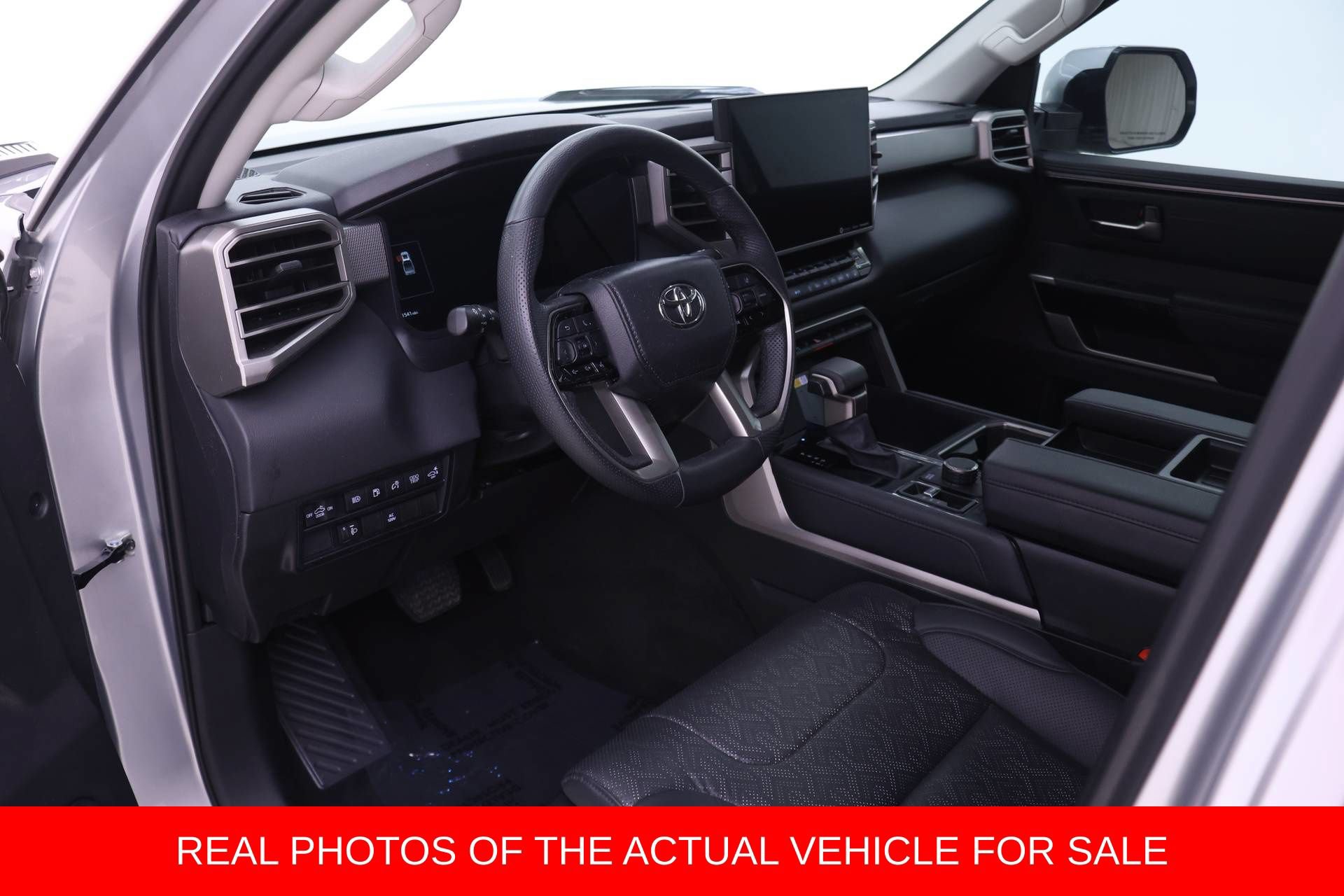 Used 2024 Toyota Tundra Limited w/ Power Package AWD/4WD image 3