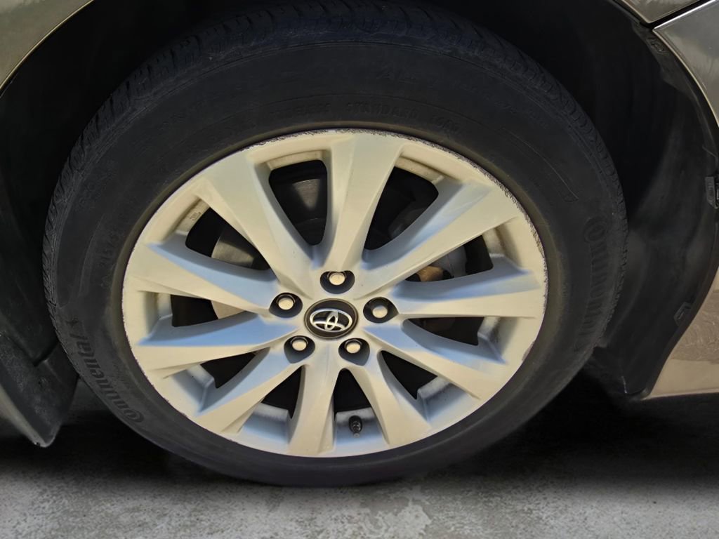 Used 2018 Toyota Camry LE FWD image 29