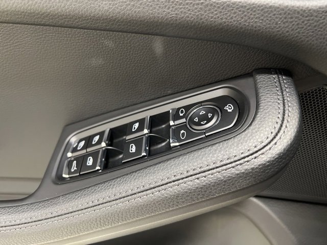 Used 2025 Porsche Macan T image 15