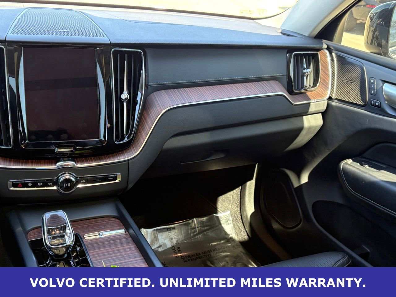 Certified 2024 Volvo XC60 B5 Ultimate image 17