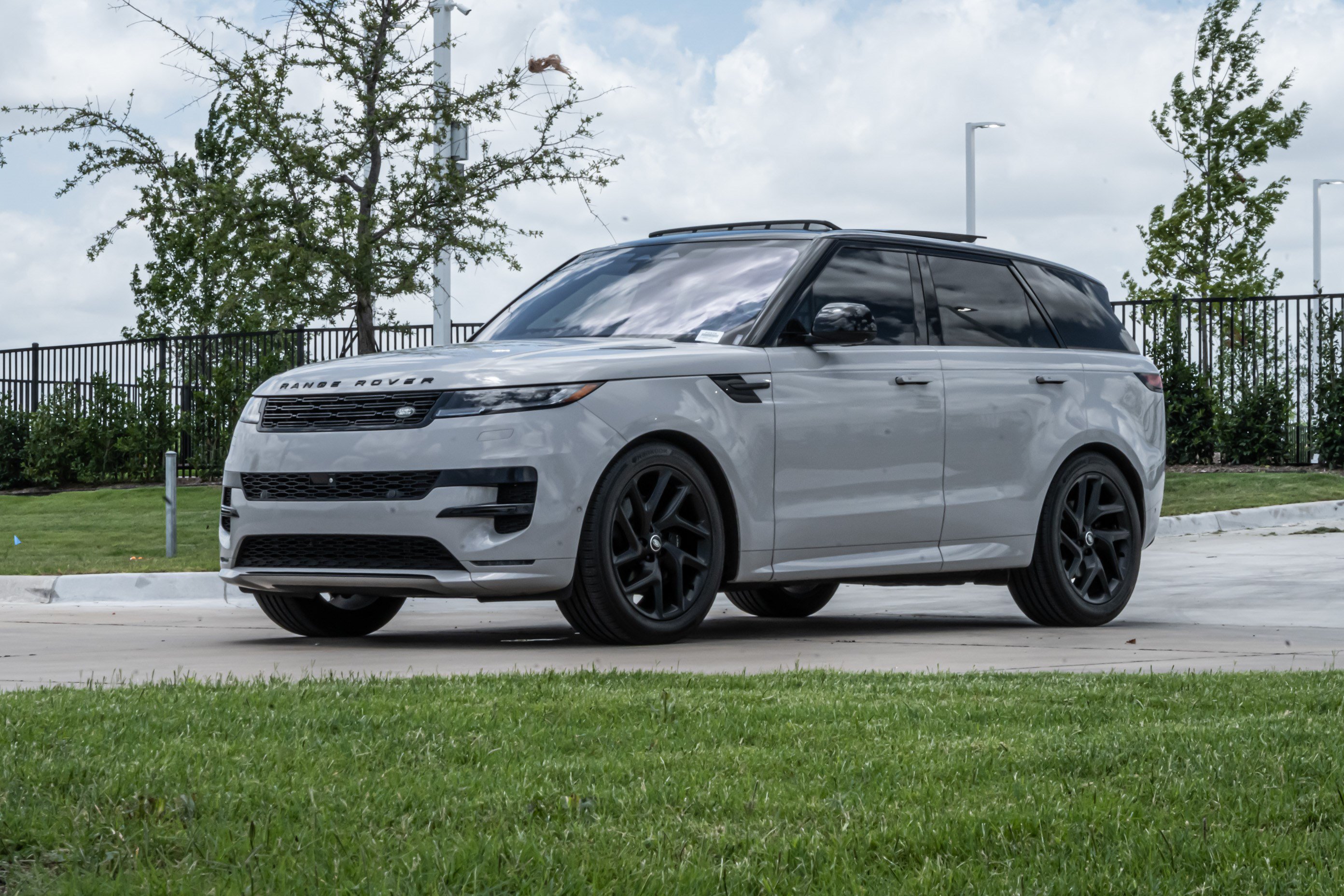 Used 2023 Land Rover Range Rover Sport SE Dynamic AWD/4WD image 5