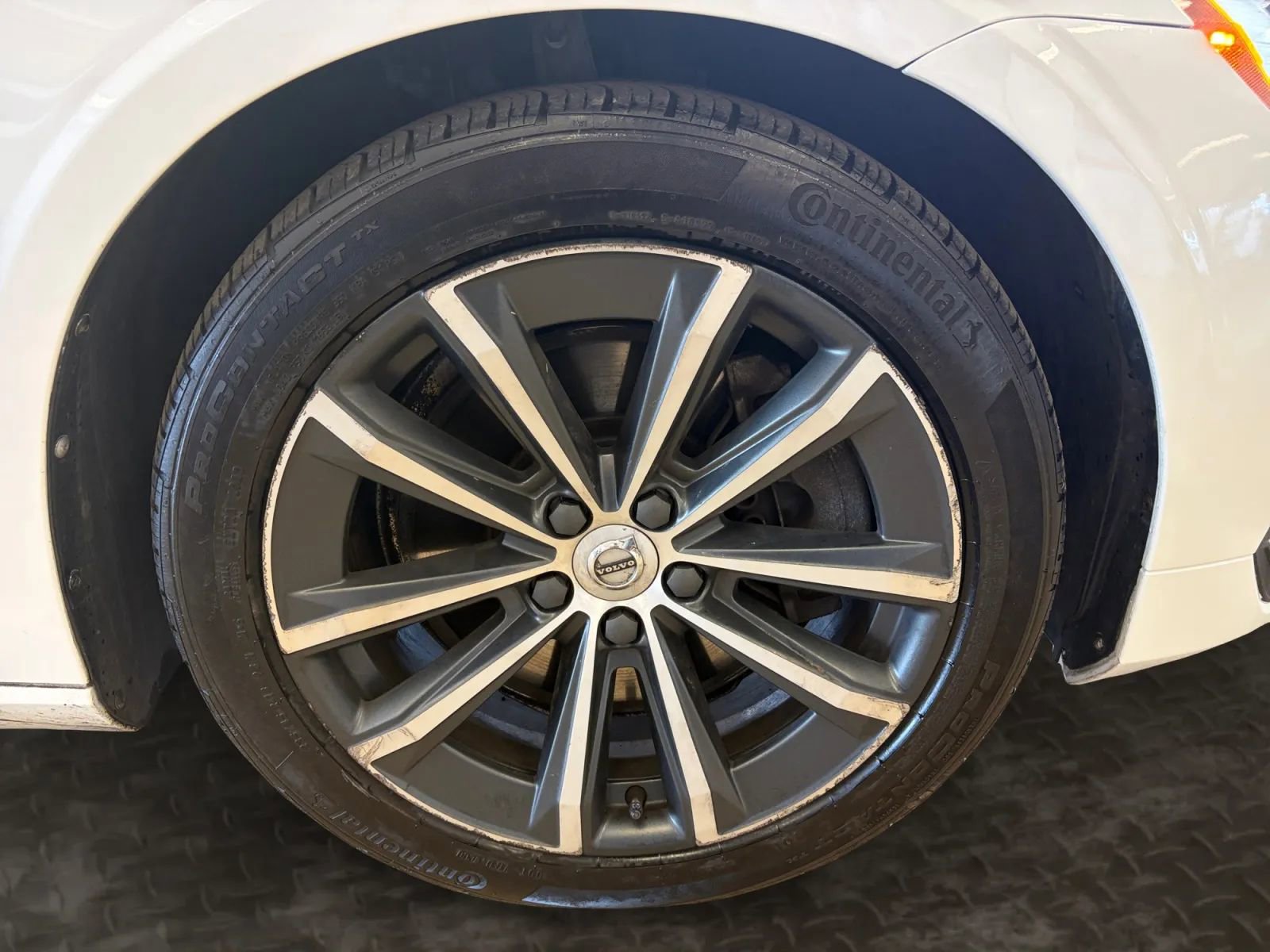 Used 2021 Volvo S60 T6 Momentum image 41