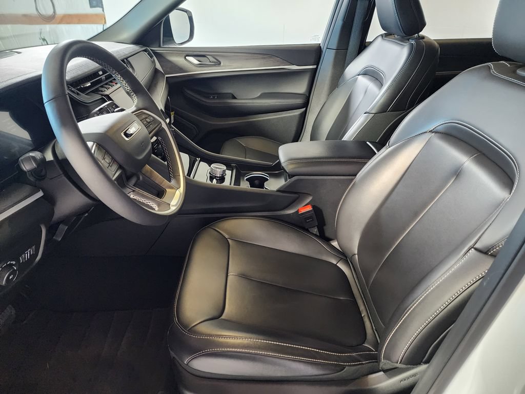 Certified 2025 Jeep Grand Cherokee L Limited w/ Black Appearance Package AWD/4WD image 12