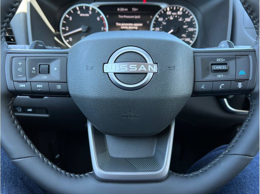 Used 2025 Nissan Rogue SV image 12