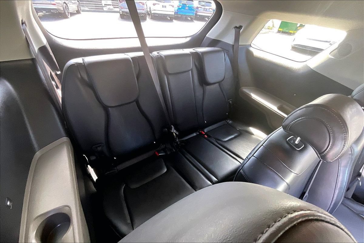 Used 2025 Kia Carnival FWD image 16