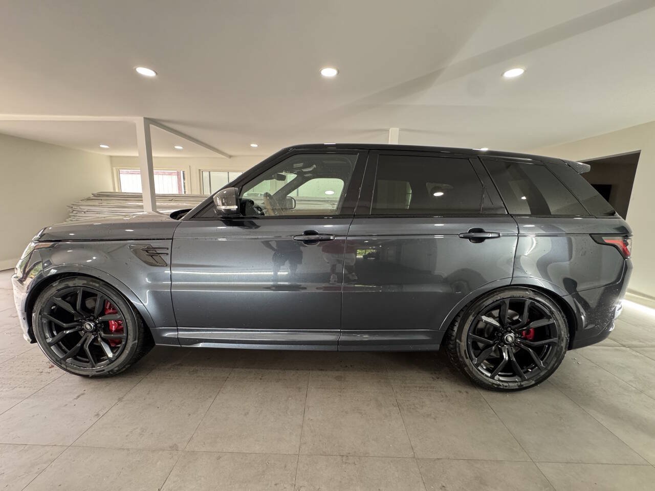 Used 2020 Land Rover Range Rover Sport SVR AWD/4WD image 3