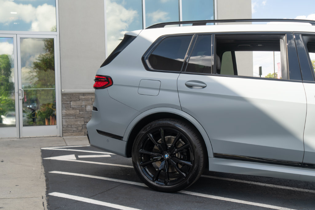 Used 2024 BMW X7 xDrive40i w/ M Sport Package AWD/4WD image 11
