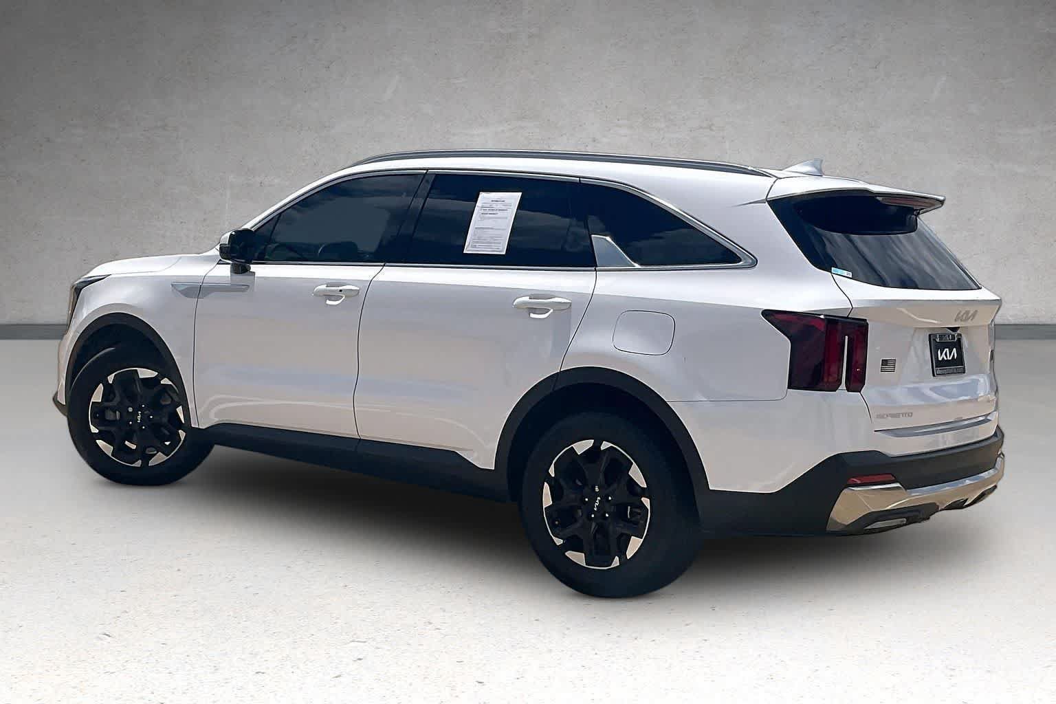 Certified 2025 Kia Sorento S FWD image 4