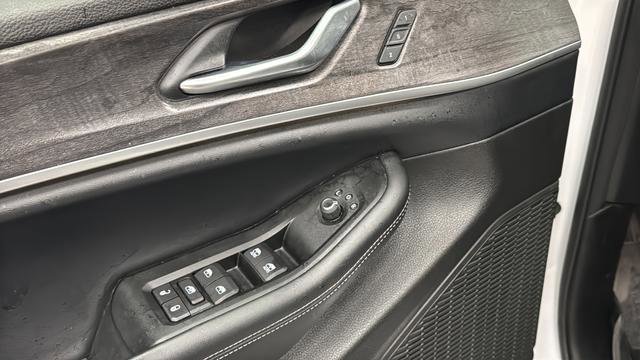 Used 2025 Jeep Grand Cherokee Limited w/ Black Appearance Package image 22