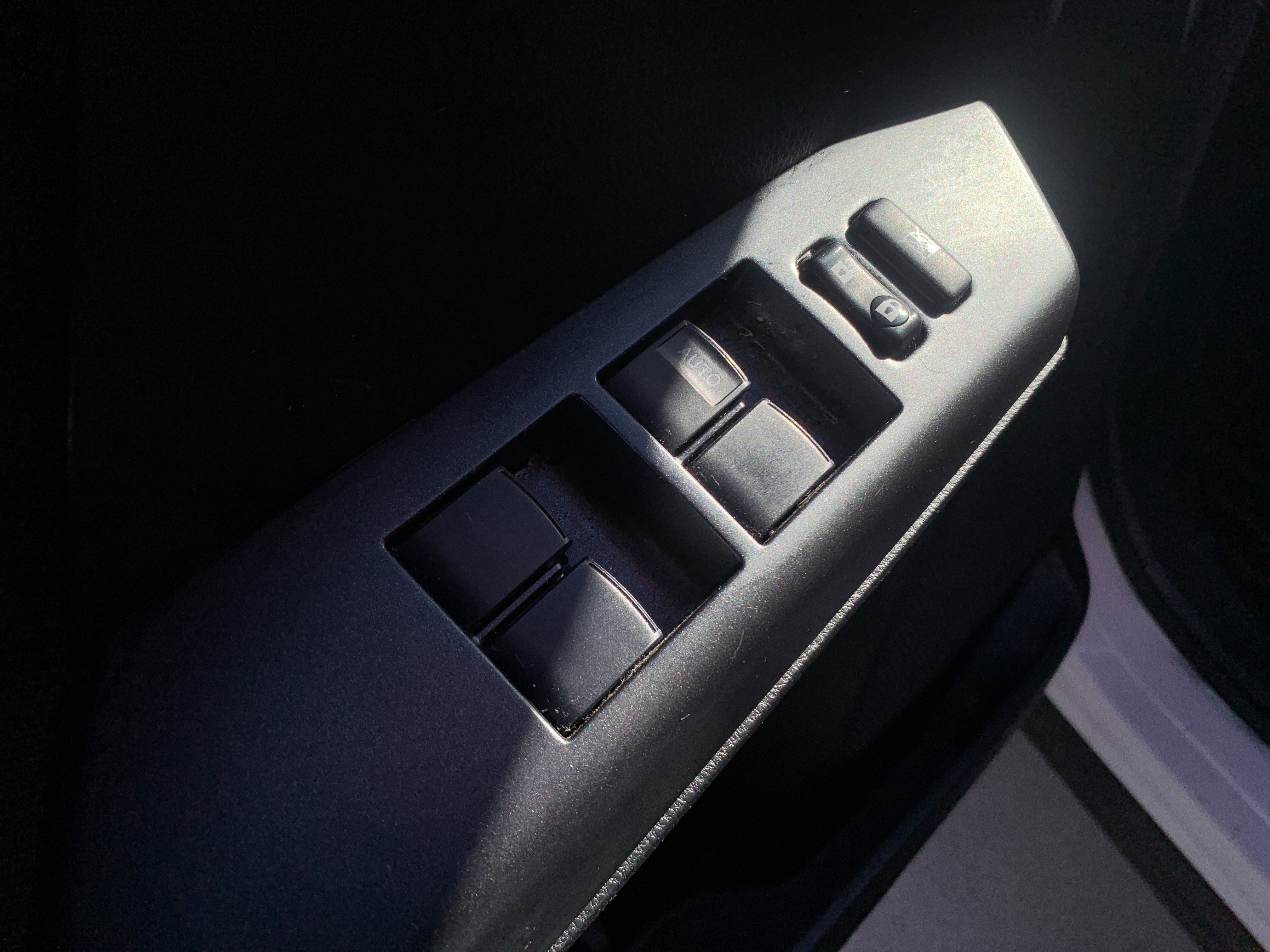 Used 2016 Toyota RAV4 LE image 15