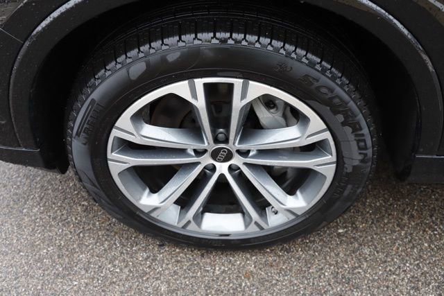 Used 2025 Audi Q7 2.0T Premium w/ Convenience Plus Package image 14