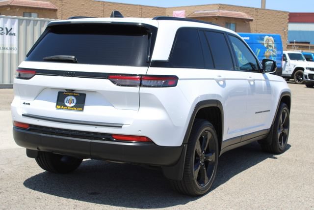 Used 2023 Jeep Grand Cherokee Altitude AWD/4WD image 5