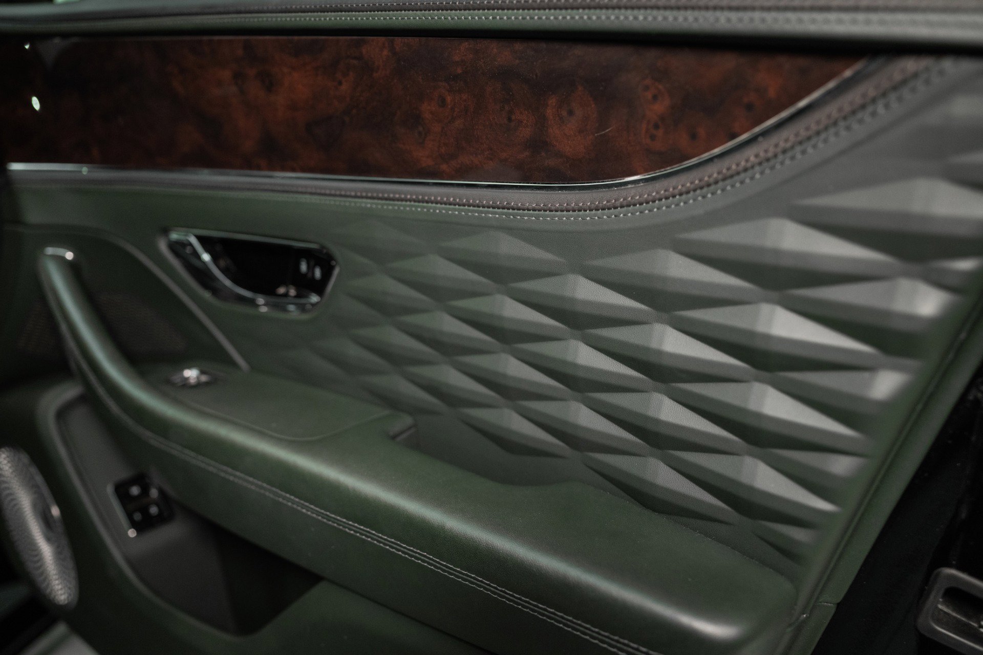 Used 2022 Bentley Flying Spur V8 image 52