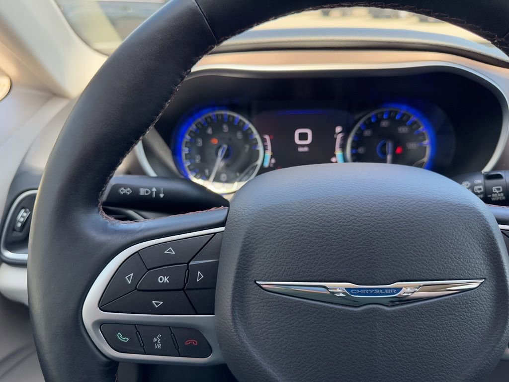 Used 2017 Chrysler Pacifica Touring-L Plus w/ Tire & Wheel Group image 25