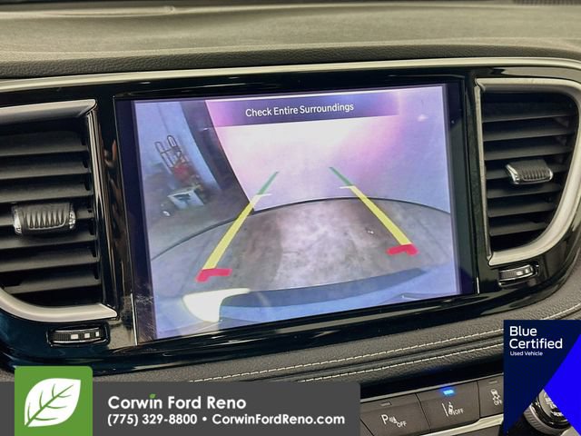 Used 2023 Chrysler Pacifica Limited FWD image 17
