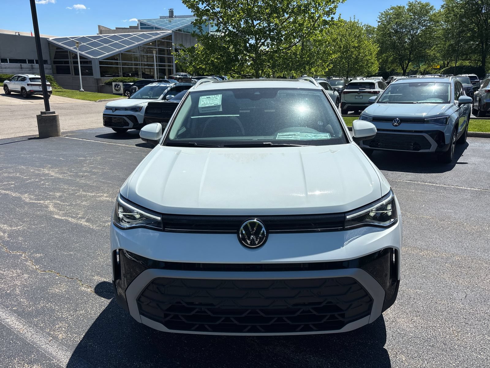 New 2026 Volkswagen Taos SE AWD/4WD image 2