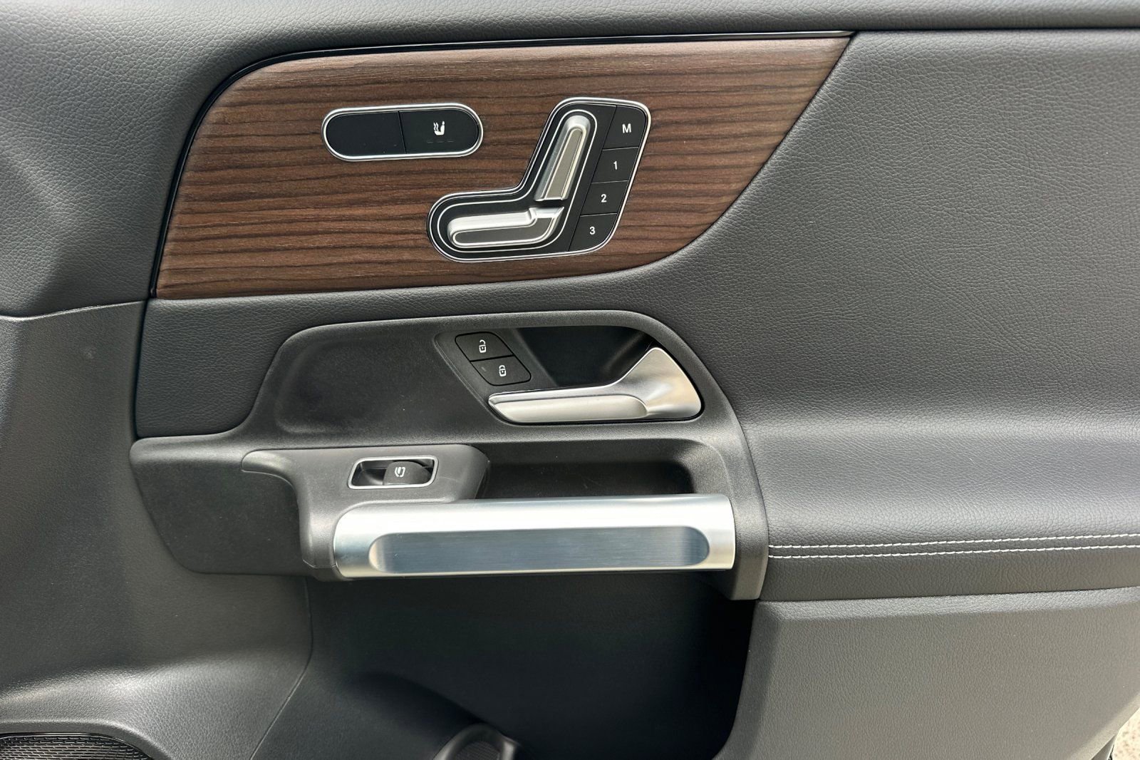 New 2026 Mercedes-Benz GLB 250 image 32