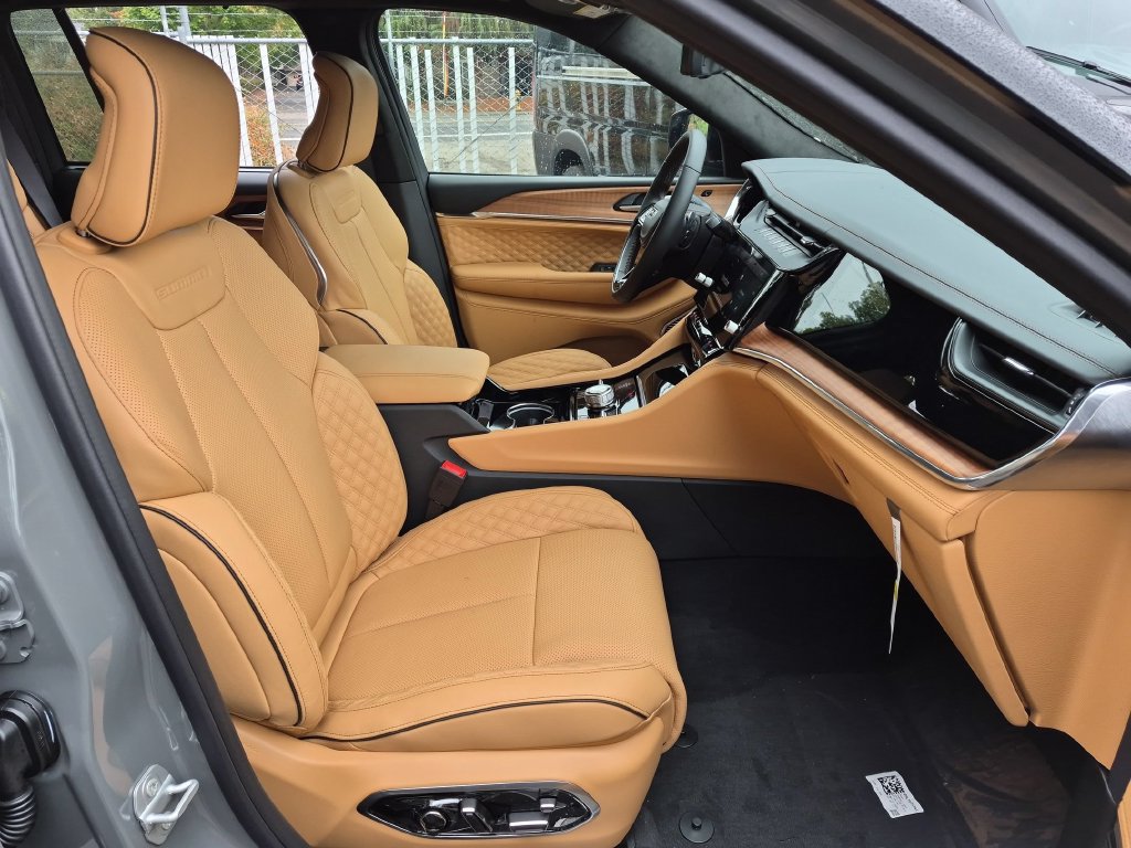 New 2027 Jeep Grand Cherokee Summit AWD/4WD image 16