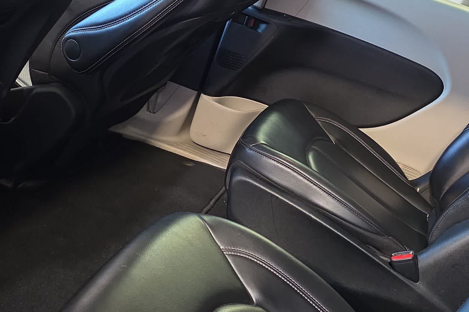 Used 2023 Chrysler Pacifica Touring-L FWD image 5