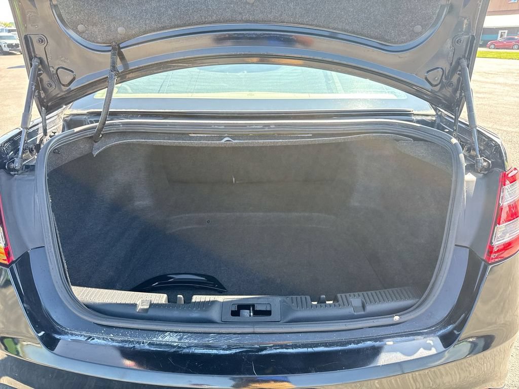 Used 2018 Ford Taurus Limited FWD image 9