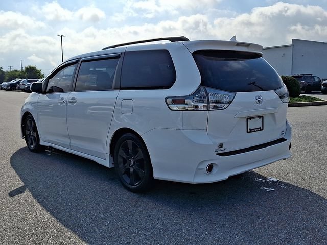 Used 2016 Toyota Sienna SE w/ SE Preferred Package FWD image 4