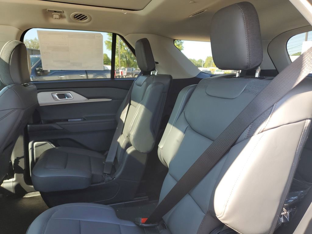 New 2025 Ford Explorer Active image 11