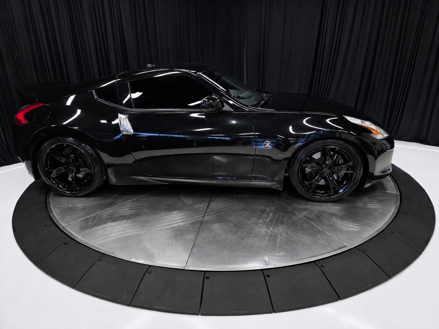 Used 2009 Nissan 370Z Touring w/ Sport Pkg RWD image 12