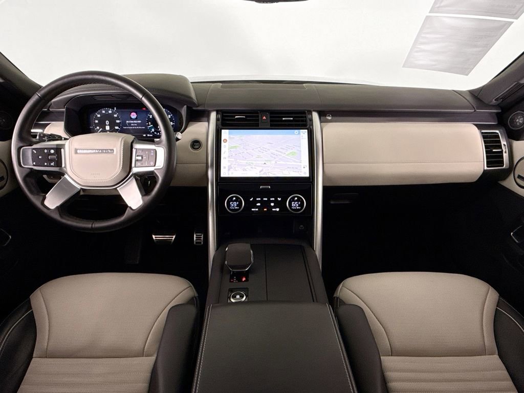 Used 2024 Land Rover Discovery Metropolitan Edition image 9