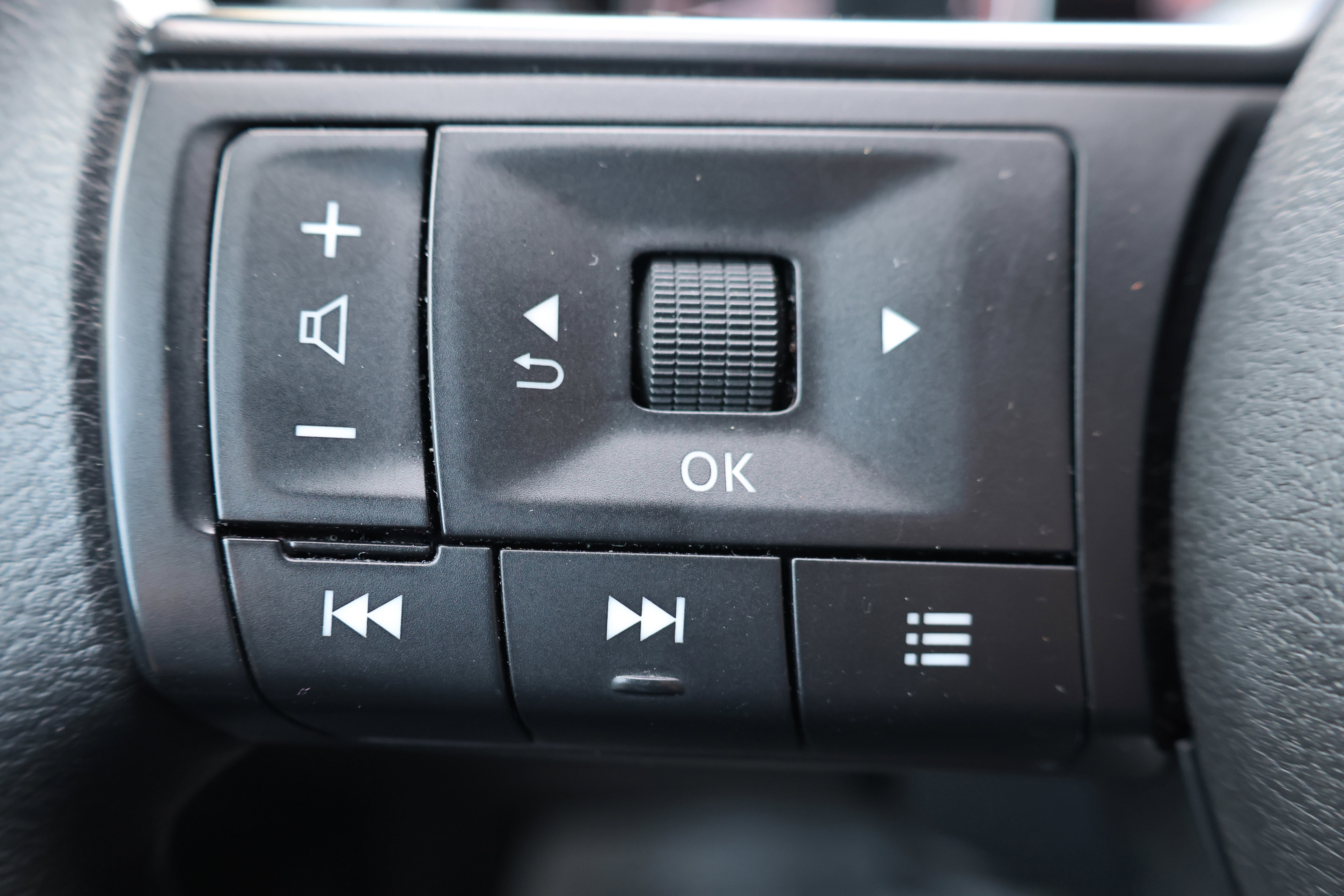 Used 2024 Nissan Rogue SV AWD/4WD image 26