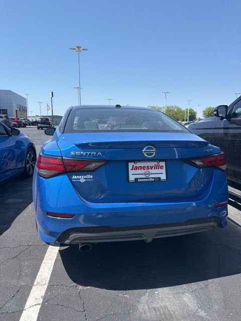 Used 2021 Nissan Sentra SR FWD image 2