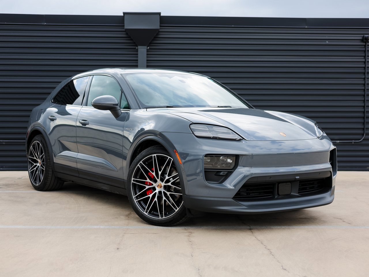 New 2025 Porsche Macan 4S Electric image 9