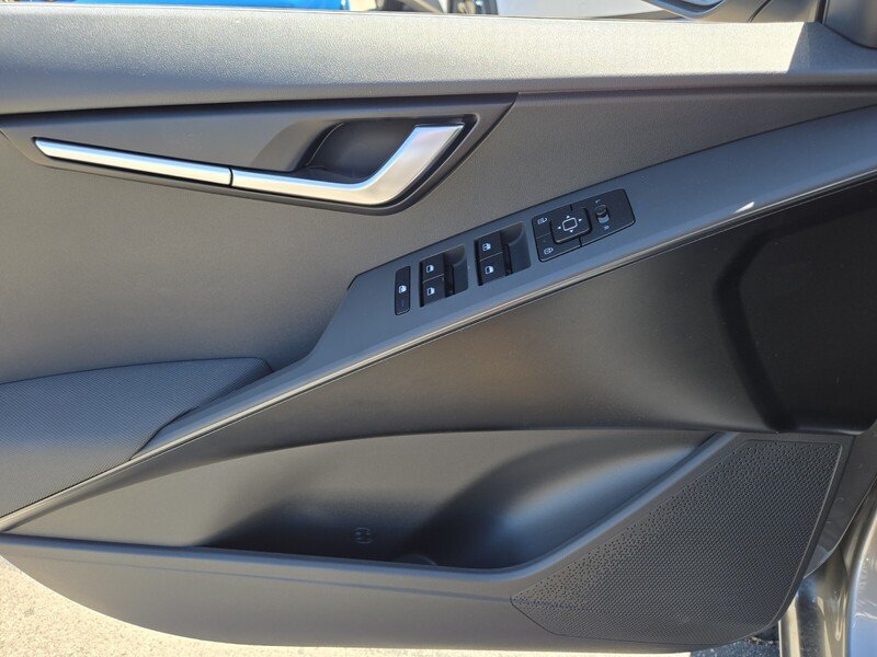 New 2026 Kia Niro LX FWD image 9