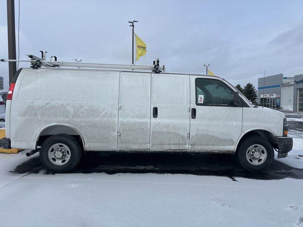 Used 2025 Chevrolet Express 2500 Extended w/ Communications Package image 7