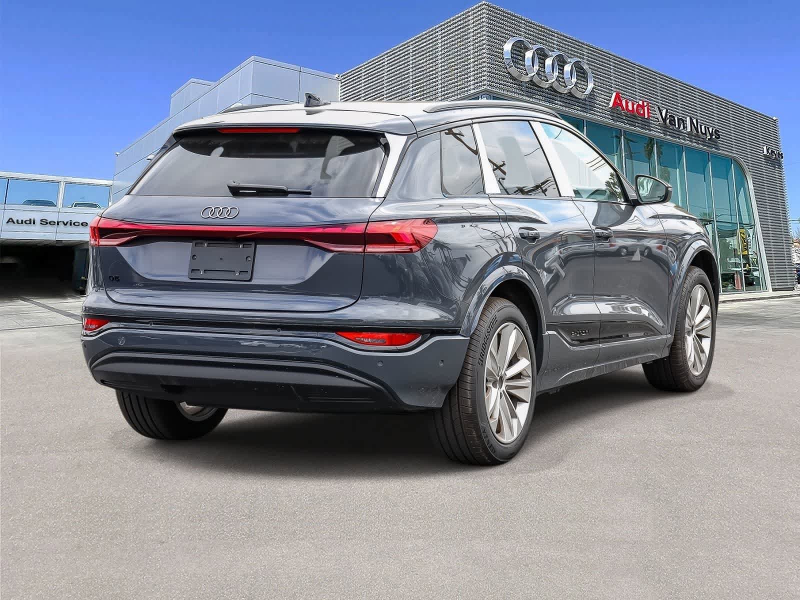 Used 2025 Audi Q6 e-tron Premium w/ Convenience Package RWD image 4
