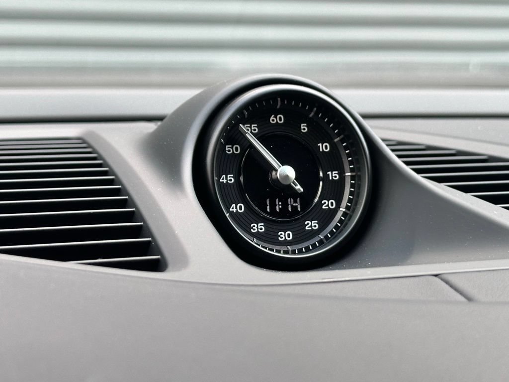 Used 2026 Porsche Macan Electric RWD image 33