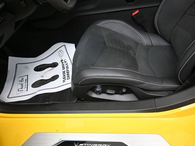 Used 2025 Chevrolet Corvette Stingray Premium Conv w/ Z51 Performance Package image 15