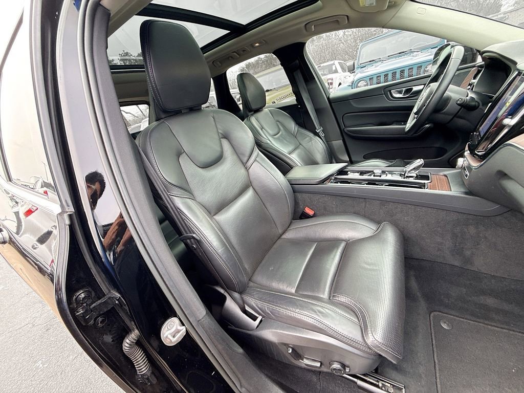 Used 2023 Volvo XC60 B5 Ultimate AWD/4WD image 33