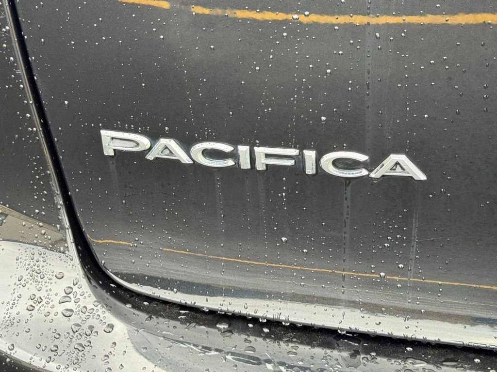 Certified 2023 Chrysler Pacifica Touring-L image 29