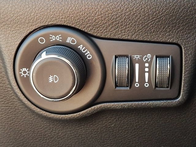 Used 2025 Jeep Compass Limited AWD/4WD image 9
