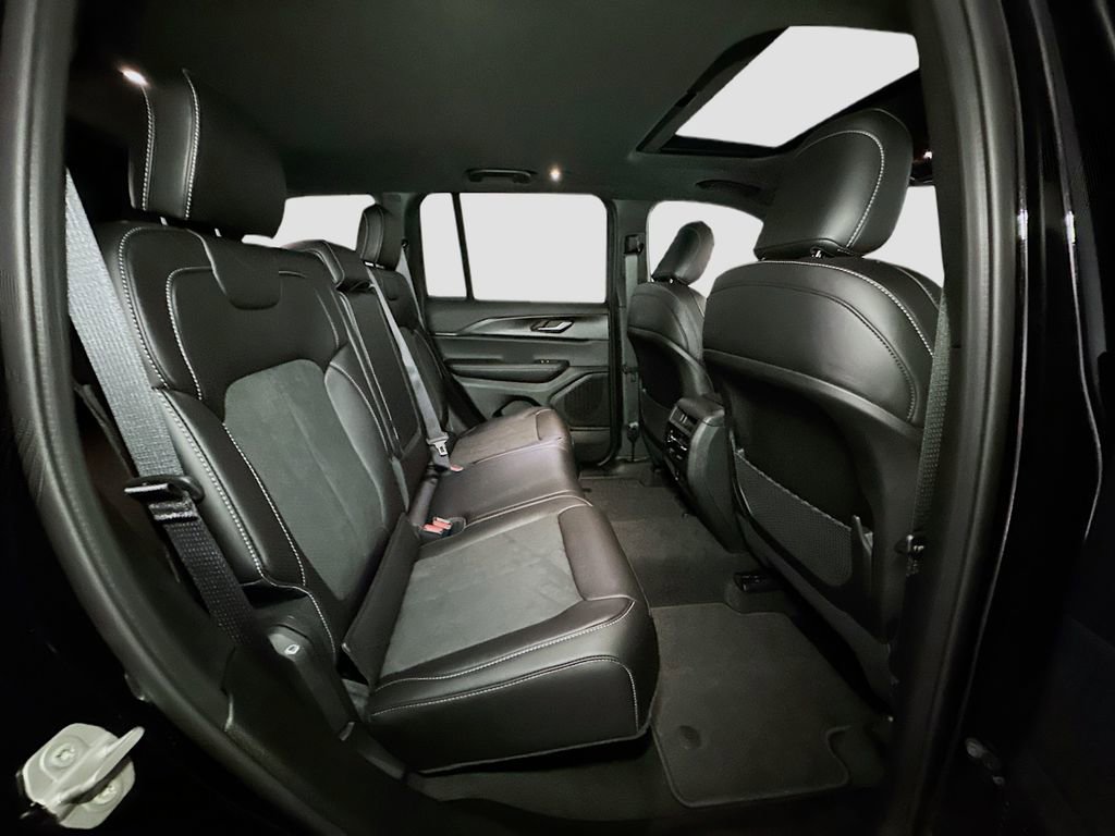 New 2025 Jeep Grand Cherokee Altitude AWD/4WD image 34