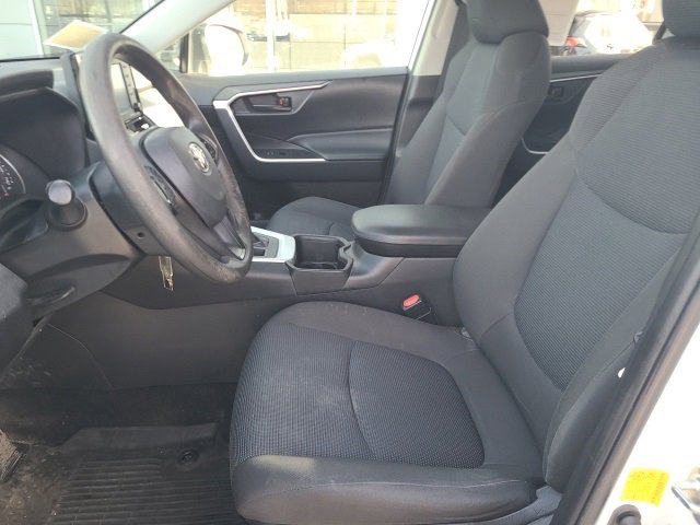 Used 2022 Toyota RAV4 LE image 16