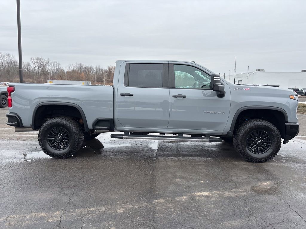 Used 2024 Chevrolet Silverado 2500 ZR2 w/ Technology Package image 2
