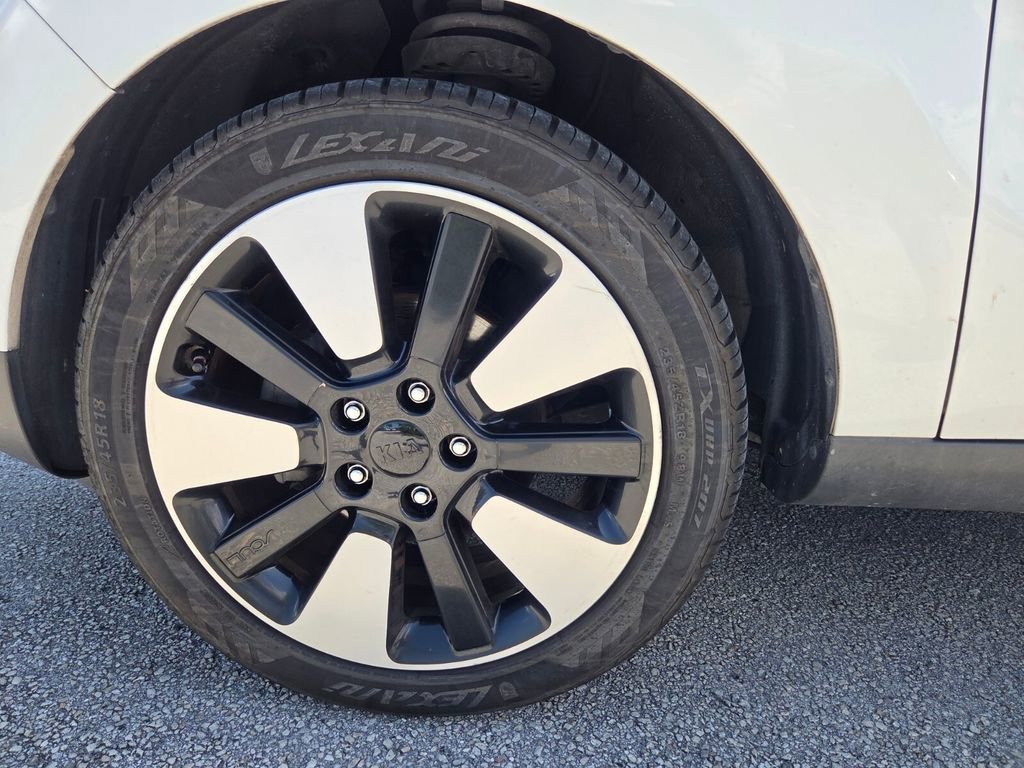 Used 2017 Kia Soul + w/ Designer's Package FWD image 10