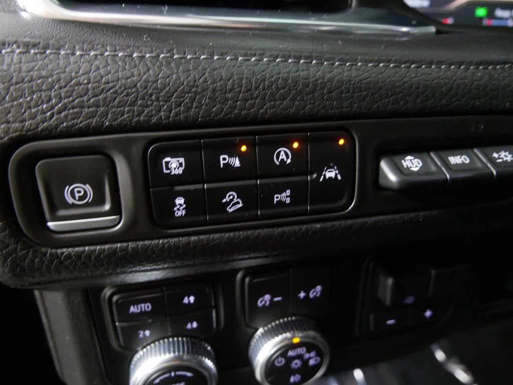 Used 2023 GMC Yukon XL Denali image 17