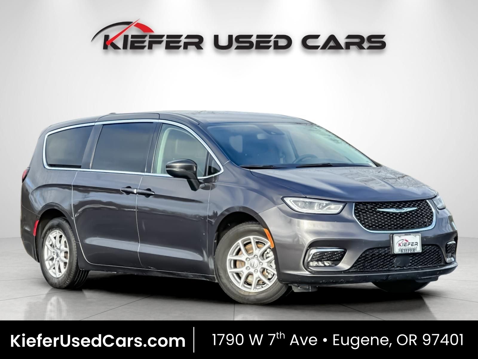 Used 2023 Chrysler Pacifica Touring-L image 1